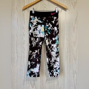 Nike Dri-FIT Girls Floral Tight Fit Leggings AQ9186-010 Black Size Medium EUC